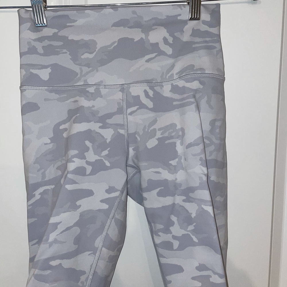 Lululemon size 6 biker shorts 10”